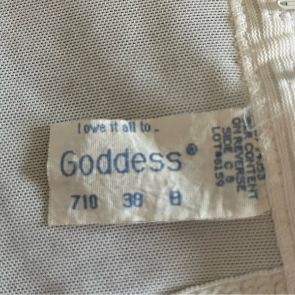 38B Bridal Corset with adjustable/removable garter straps - Picture 5 of 7